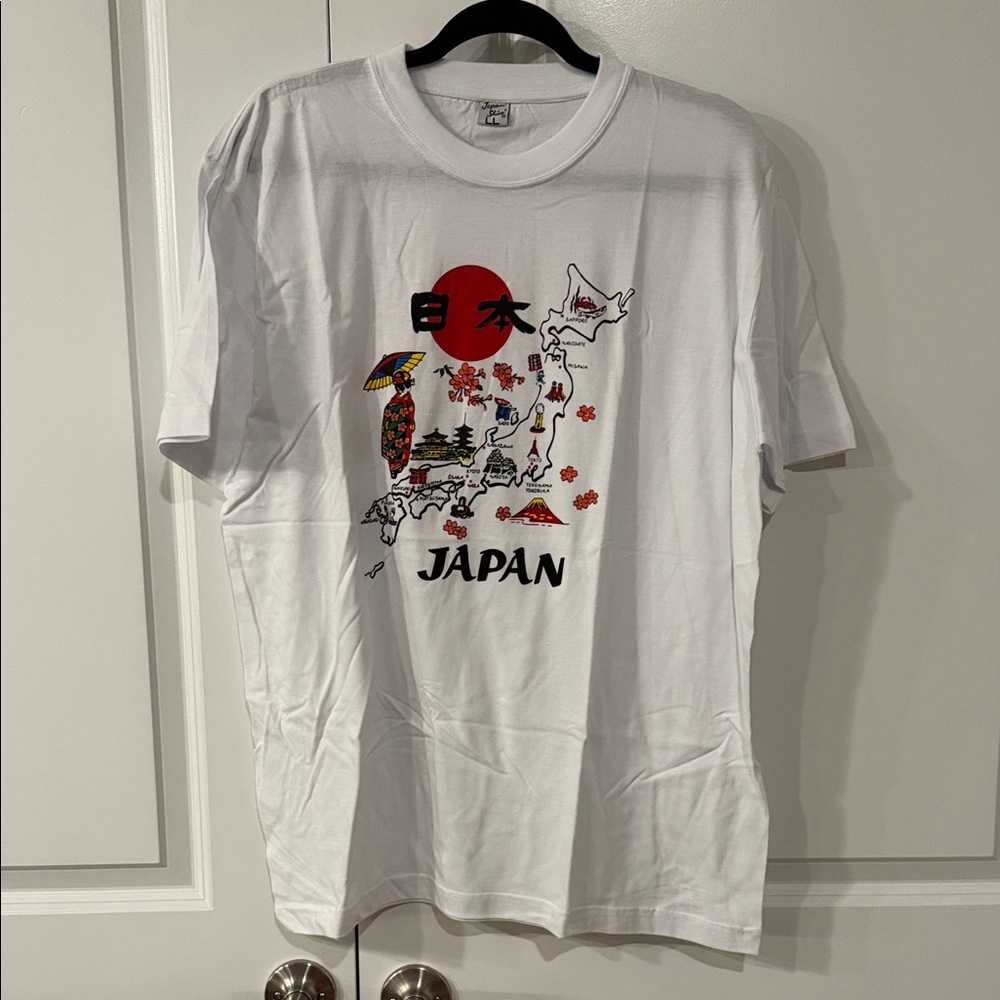 Never worn White Graphic T-Shirt with Japan Design from Japan size LL